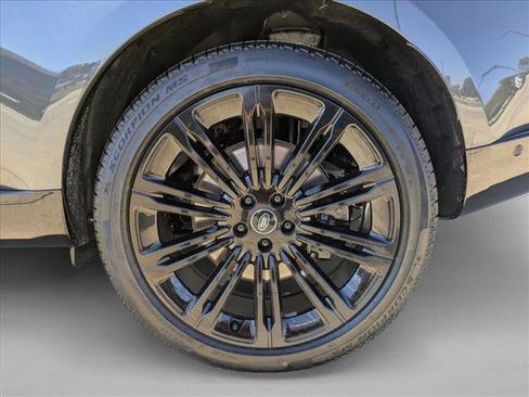 New 2025 Land Rover Range Rover SE image 10