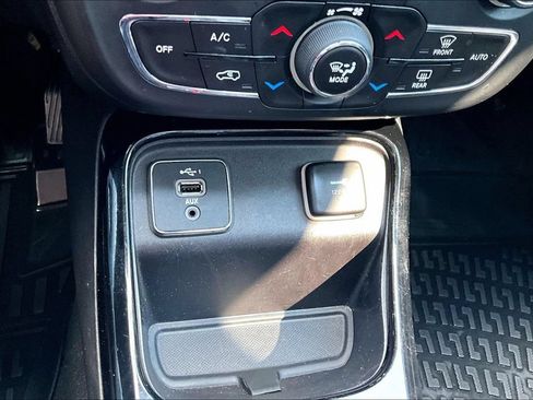 Used 2020 Jeep Compass Limited FWD image 33