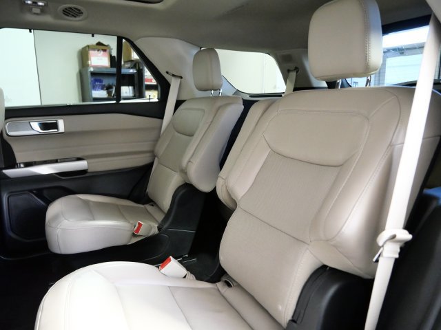 Used 2024 Ford Explorer Limited w/ Equipment Group 301A AWD/4WD image 13