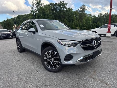 Used 2025 Mercedes-Benz GLC 350e 4MATIC image 4