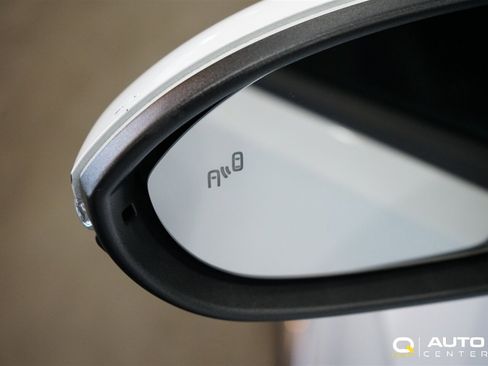 Used 2017 Volkswagen Golf SE image 8