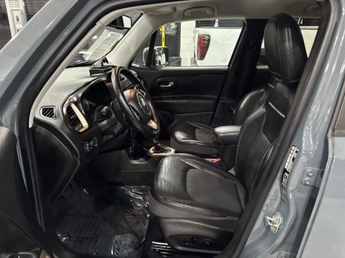 Used 2017 Jeep Renegade Trailhawk AWD/4WD image 15