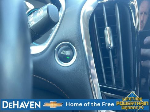 Used 2020 Chevrolet Traverse LT w/ LT Premium Package FWD image 18