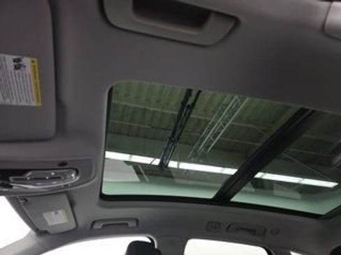 Used 2023 Audi Q5 2.0T Premium w/ Convenience Package image 3