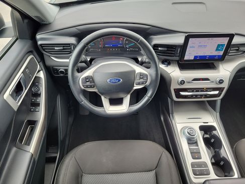 Used 2024 Ford Explorer XLT RWD image 20