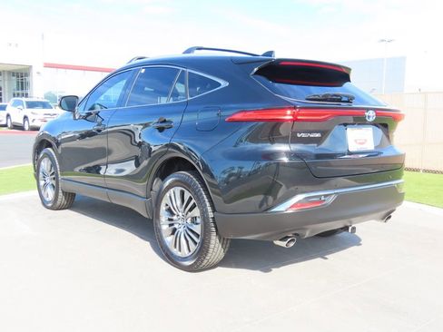 Used 2024 Toyota Venza XLE image 7