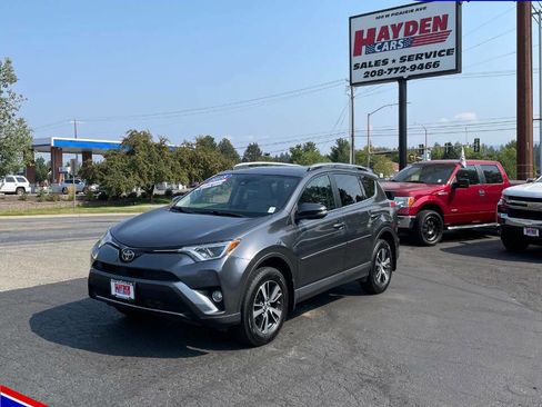 Used 2018 Toyota RAV4 XLE image 1