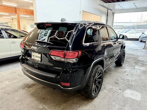 Used 2021 Jeep Grand Cherokee Laredo image 3