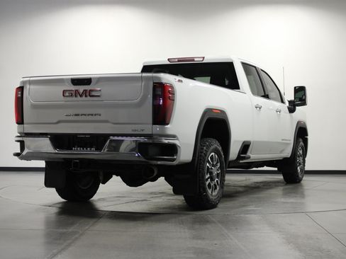 Used 2024 GMC Sierra 3500 SLT w/ X31 Off-Road Package AWD/4WD image 4