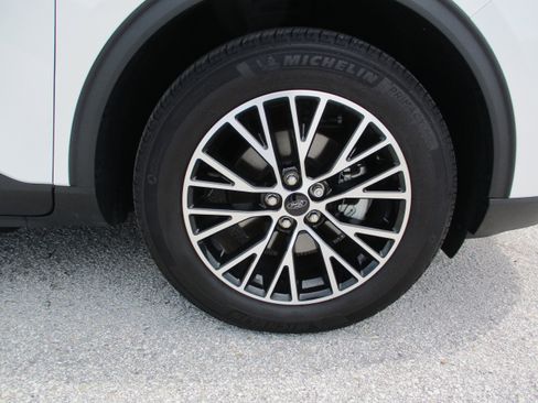 Certified 2023 Ford Escape SE image 9