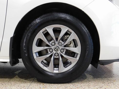 Used 2021 Toyota Sienna XLE image 99