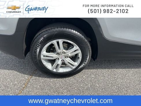 Used 2023 GMC Terrain SLE w/ Driver Convenience Package image 11