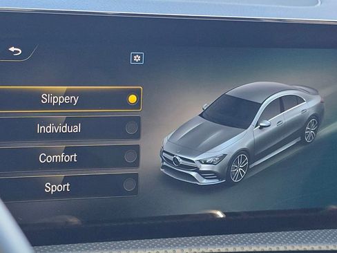 Used 2022 Mercedes-Benz CLA 35 AMG 4MATIC image 29