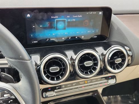 Used 2022 Mercedes-Benz GLA 250 4MATIC image 14