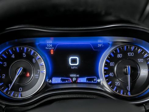 Used 2020 Chrysler 300 Touring w/ Chrome Appearance Package image 22