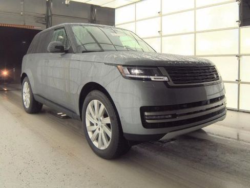 Used 2025 Land Rover Range Rover SE image 4