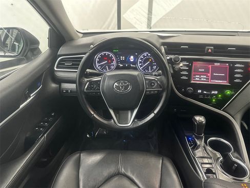 Used 2018 Toyota Camry XLE image 22
