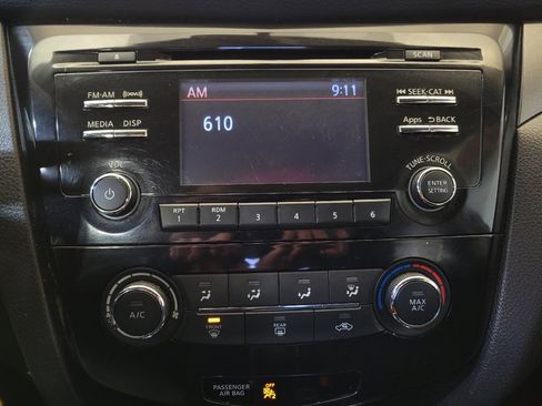 Used 2016 Nissan Rogue S image 25