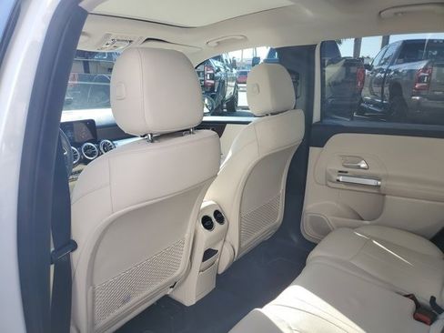 Used 2023 Mercedes-Benz GLB 250 w/ Premium Package image 19
