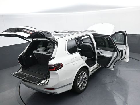 Used 2025 BMW X7 xDrive40i w/ Premium Package image 43
