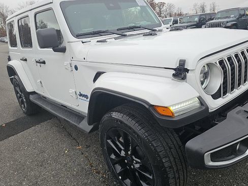 Used 2025 Jeep Wrangler Unlimited Sahara image 2