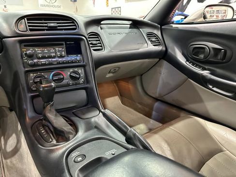 Used 2002 Chevrolet Corvette Coupe image 16