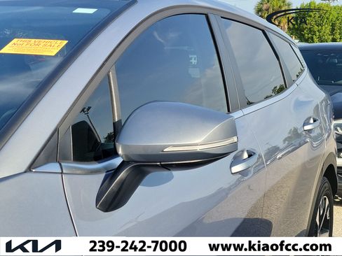 Used 2025 Kia Sportage EX FWD image 5