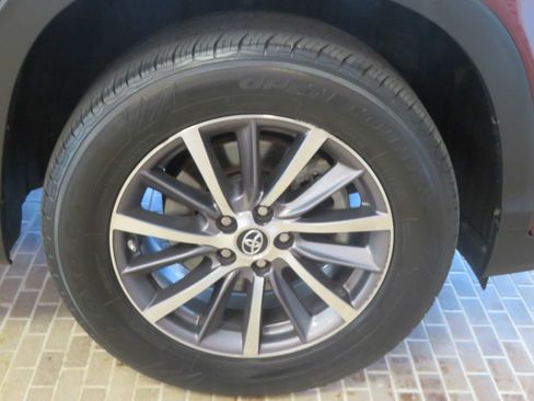 Used 2019 Toyota Highlander SE image 10