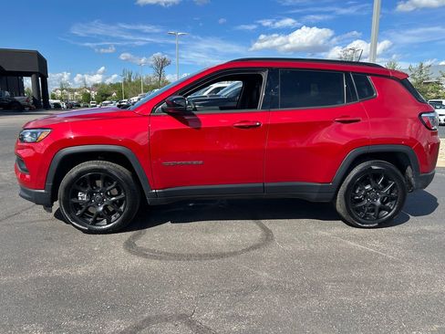 Used 2025 Jeep Compass Latitude w/ Altitude Special Edition AWD/4WD image 4