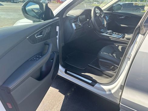 Used 2023 Audi Q8 Premium Plus w/ Premium Plus Package AWD/4WD image 9