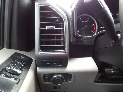 Used 2020 Ford F250 XLT w/ XLT Premium Package AWD/4WD image 19