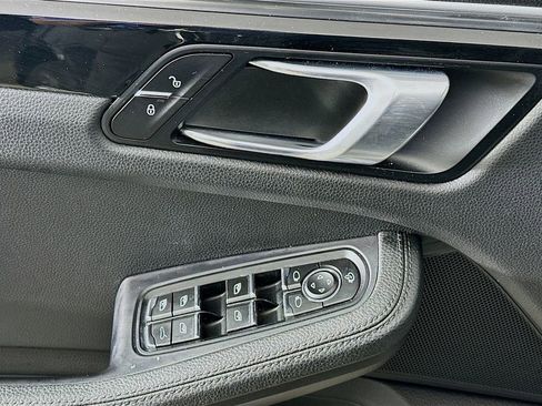 Used 2018 Porsche Macan image 19