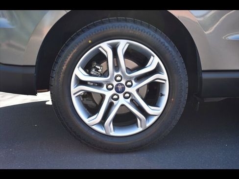 Used 2016 Ford Edge Titanium image 38