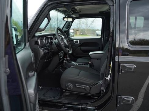 Used 2023 Jeep Gladiator Sport image 12