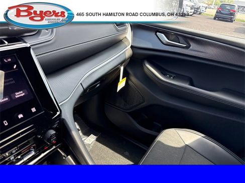 New 2025 Jeep Grand Cherokee L Altitude image 26