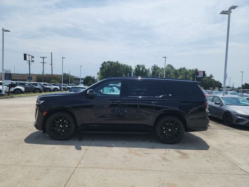 Used 2023 Cadillac Escalade Sport w/ LPO, ONYX Package AWD/4WD image 4