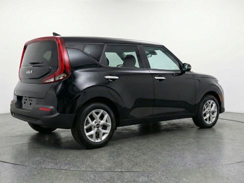 Used 2025 Kia Soul LX w/ LX Technology Package FWD image 9