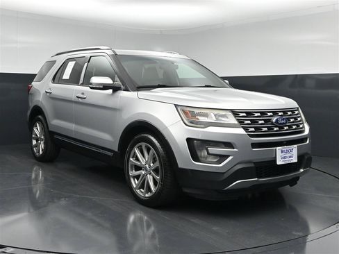 Used 2017 Ford Explorer Limited FWD image 3