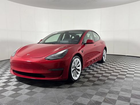 Used 2023 Tesla Model 3 Standard Range RWD image 1
