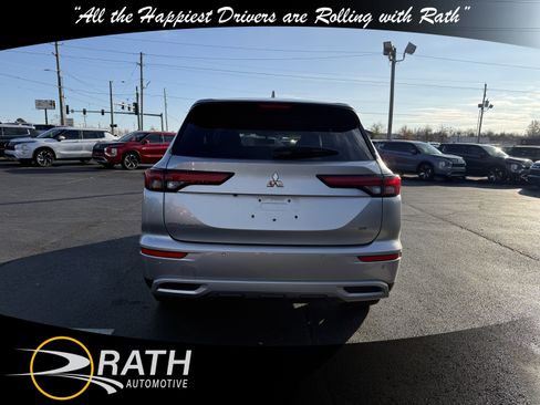 Used 2024 Mitsubishi Outlander SE image 8