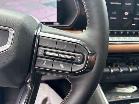 Used 2025 GMC Canyon AT4 w/ Technology Plus Package AWD/4WD image 23