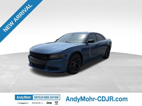 Used 2020 Dodge Charger SXT w/ Blacktop Package RWD image 3