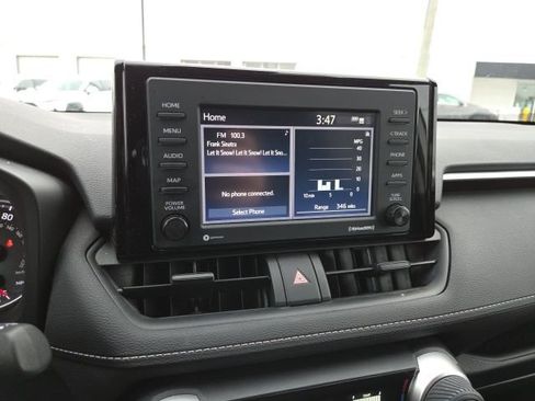 Used 2022 Toyota RAV4 LE image 14