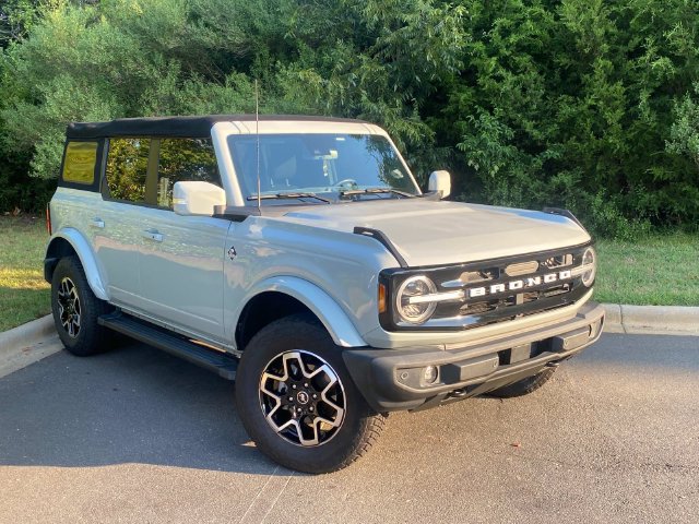 Used 2022 Ford Bronco Outer Banks AWD/4WD image 1