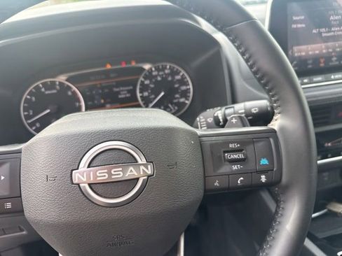 Used 2025 Nissan Rogue SV FWD image 18