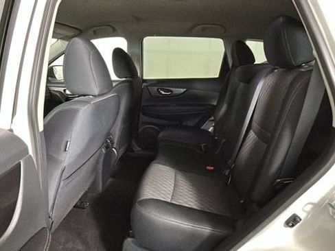 Used 2019 Nissan Rogue SV FWD image 26
