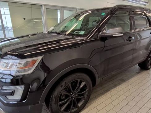 Used 2017 Ford Explorer XLT w/ Equipment Group 202A image 5