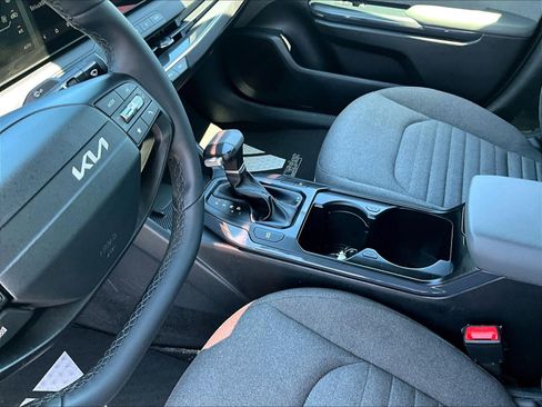 Used 2025 Kia K4 EX FWD image 18
