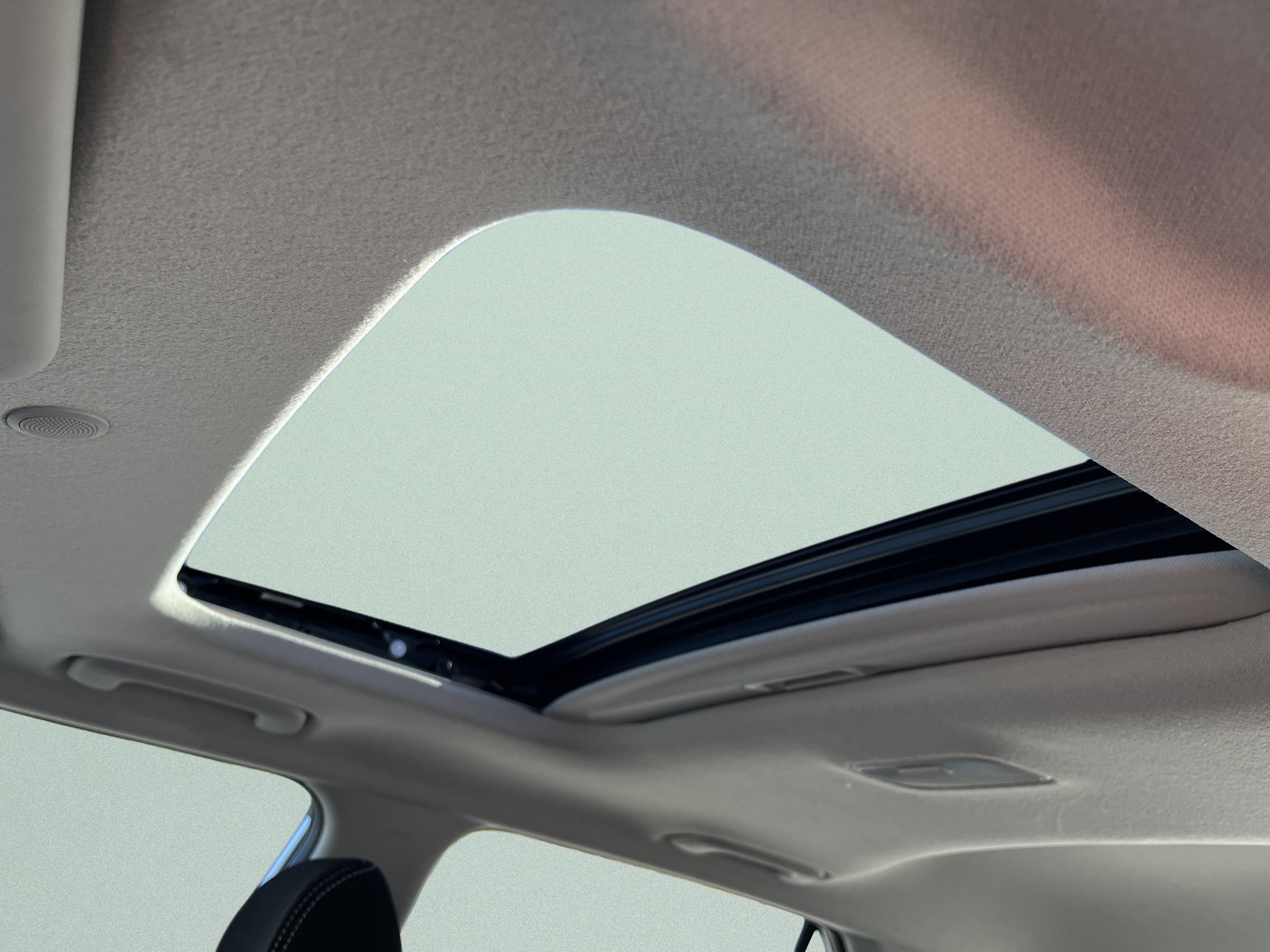Used 2025 Hyundai Venue SEL FWD image 18