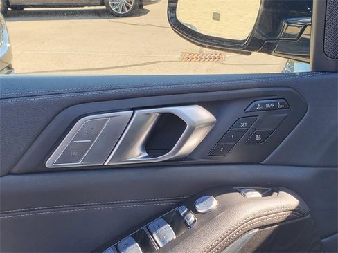 Used 2022 BMW X7 xDrive40i w/ Premium Package image 13